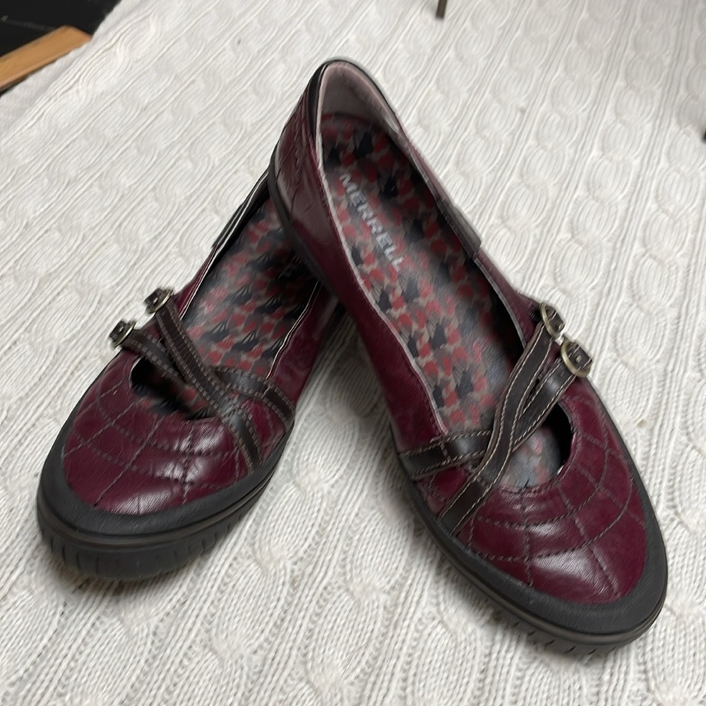 Women’s 7 Merrell flats Zodiac Dark Plum performance footwear buckles stitching